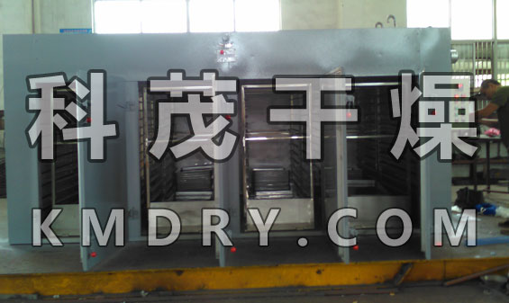CT-C型系列熱風循環烘箱配用低噪音耐高溫軸流風機和自動控溫系統，整個循環系統全封閉，使烘箱的熱效率從傳統的烘房3-